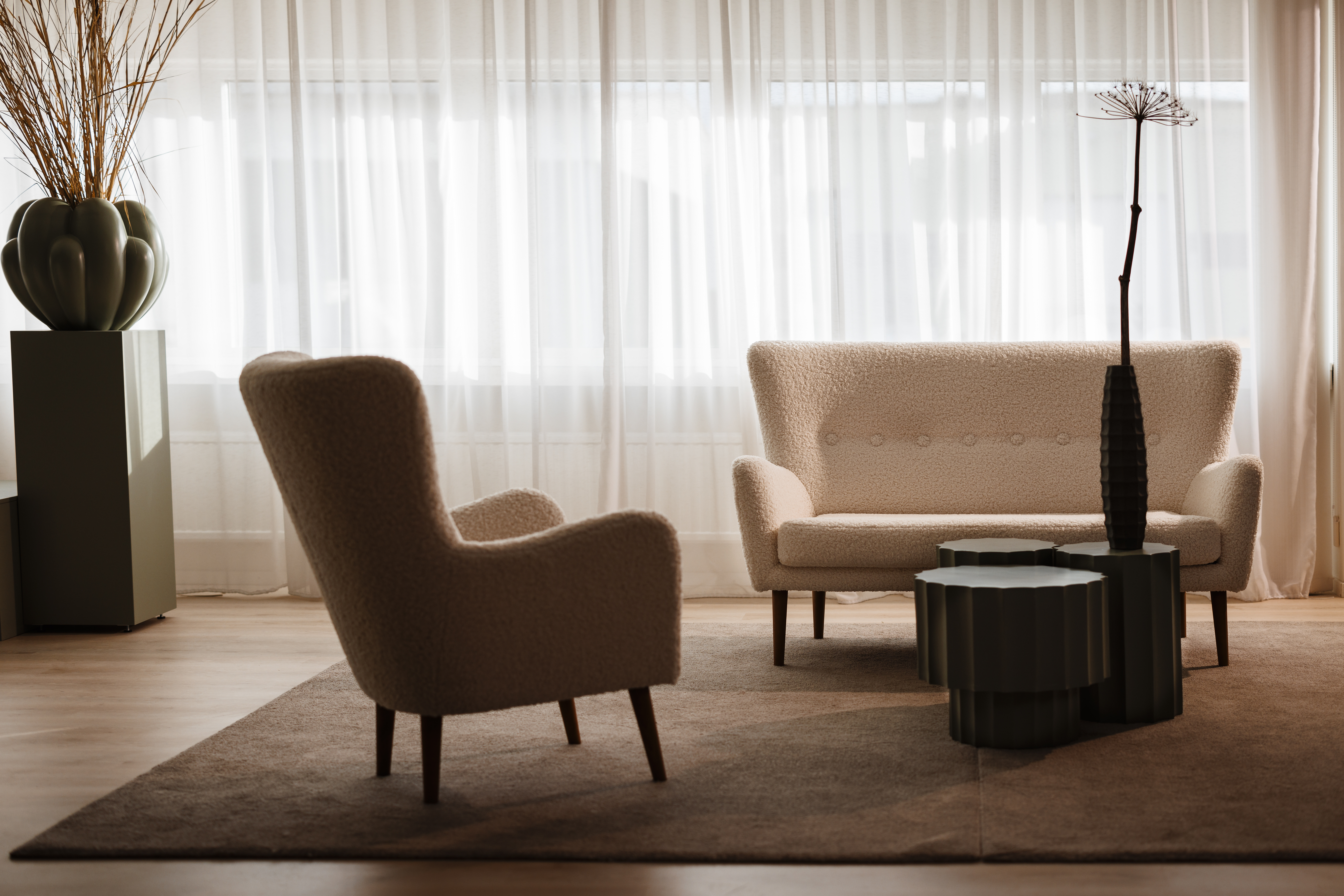 Alvesta 3sofa 305 armchair 301 col 1243 interior